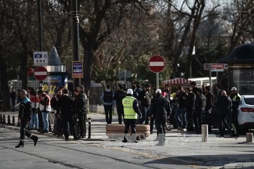 Cảnh sát phong tỏa hiện trường vụ nổ ở Istanbul để tiến hành điều tra. Ảnh: AFP/TTXVN