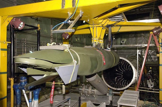 Video Mỹ thử nghiệm máy bay đảm bảo khả năng chịu được bão tuyết, nắng nóng ảnh 6 Video Mỹ thử nghiệm máy bay đảm bảo khả năng chịu được bão tuyết, nắng nóng ảnh 6