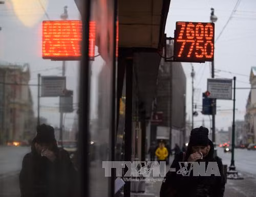 Bảng tỷ giá đồng ruble được niêm yết trên đường phố thủ đô Moskva ngày 12/1. Ảnh: THX/TTXVN