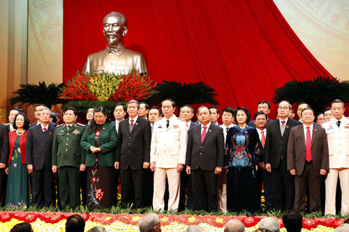 Ban chấp hành Trung ương khoá mới ra mắt Đại hội Đảng 12. Ảnh: Phạm Hải