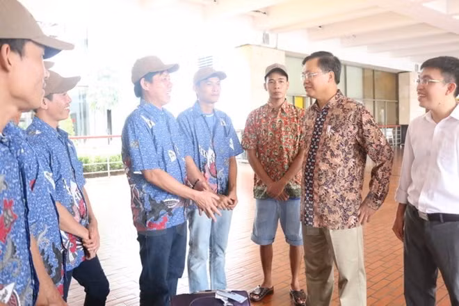 Đại sứ Hoàng Anh Tuấn và các ngư dân được về nước trong đợt này.