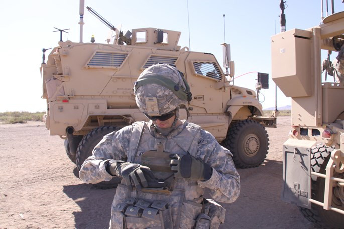 Quân đội Mỹ nhận nhiều vũ khí mới, từ tàu sân bay đến… dao phát cây ảnh 2