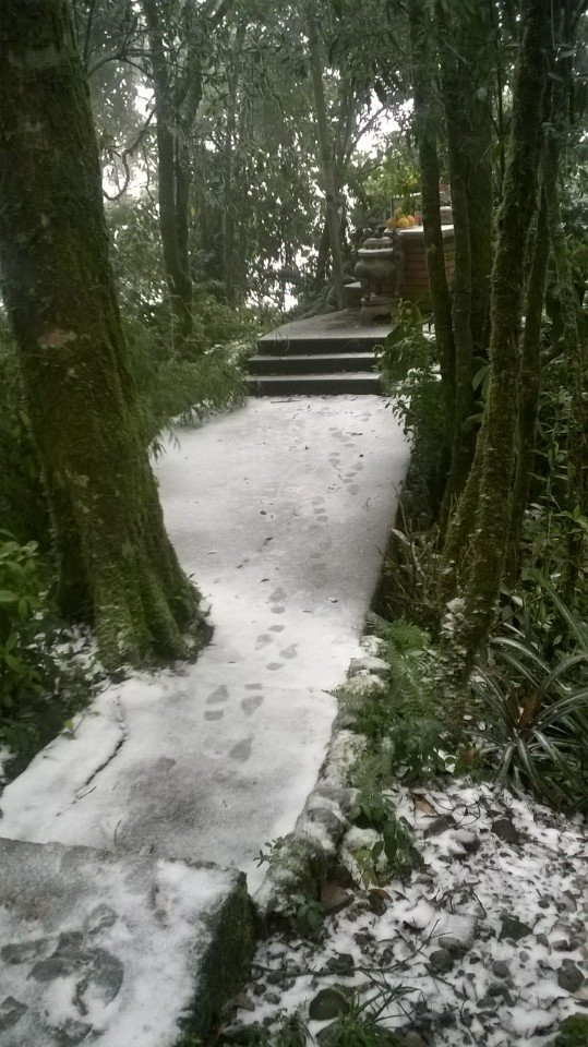 Hy hữu, tuyết rơi ở Hà Nội ảnh 1