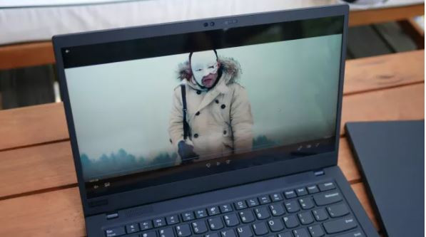 ThinkPad X1 Carbon Gen 8 có màn hình siêu nét (Ảnh: Laptop Mag) ThinkPad X1 Carbon Gen 8 có màn hình siêu nét (Ảnh: Laptop Mag)