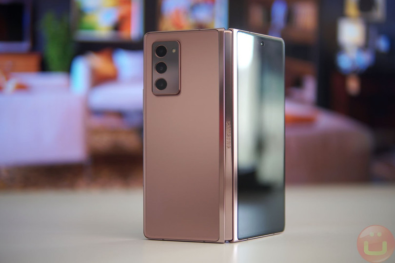 Cụm camera sau của Samsung Galaxy Z Fold 2 (Ảnh: Uber Gizmo) Cụm camera sau của Samsung Galaxy Z Fold 2 (Ảnh: Uber Gizmo)