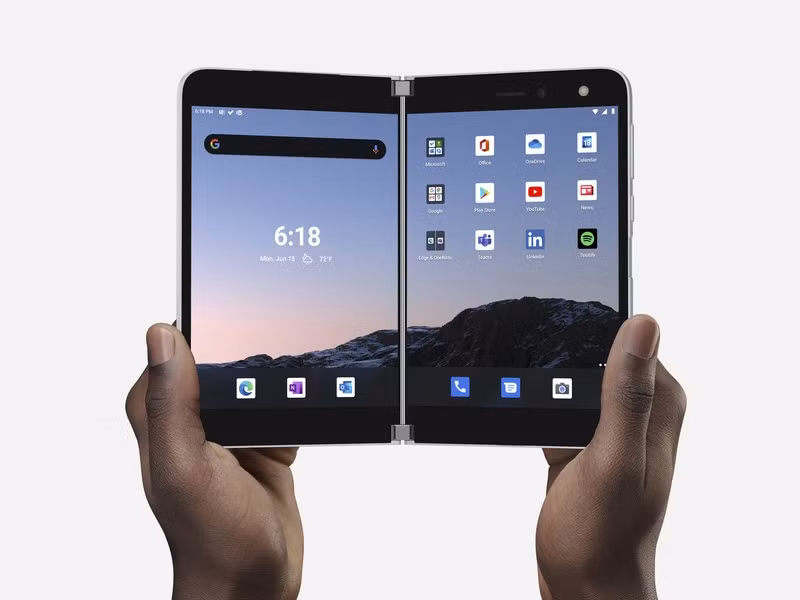 Surface Duo hiện rất rõ phần viền gập (ảnh: Android Central)