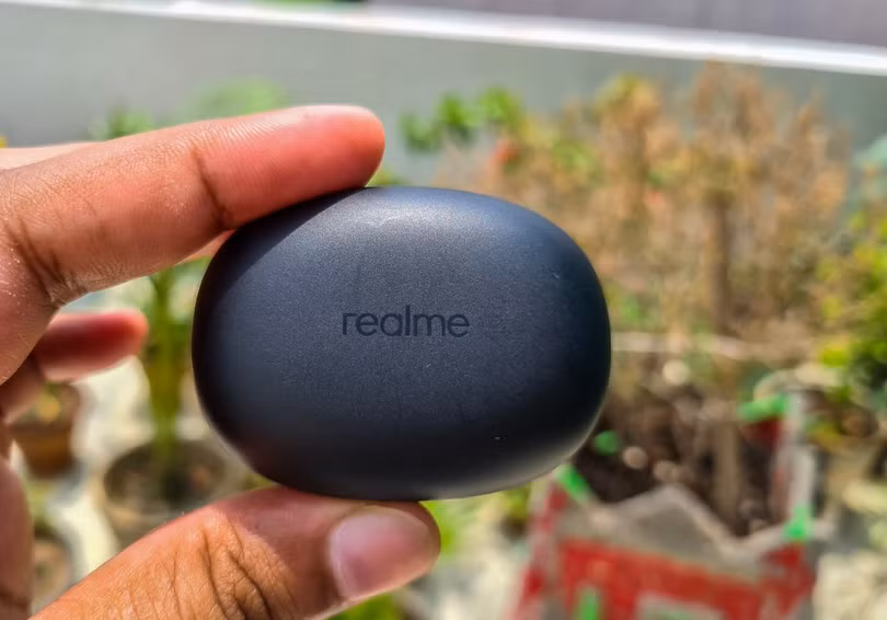 Realme Buds Q sở hữu hộp sạc nhỏ gọn (Ảnh: Smart Prix)