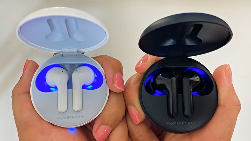 LG Tone Free FN6 được trang bị công nghệ diệt khuẩn tự động (Ảnh: Glamour)