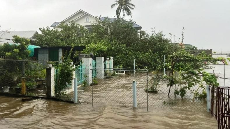 Bão Trà Mi suy yếu, nhiều nơi ở miền Trung nguy cơ xảy ra ngập lụt