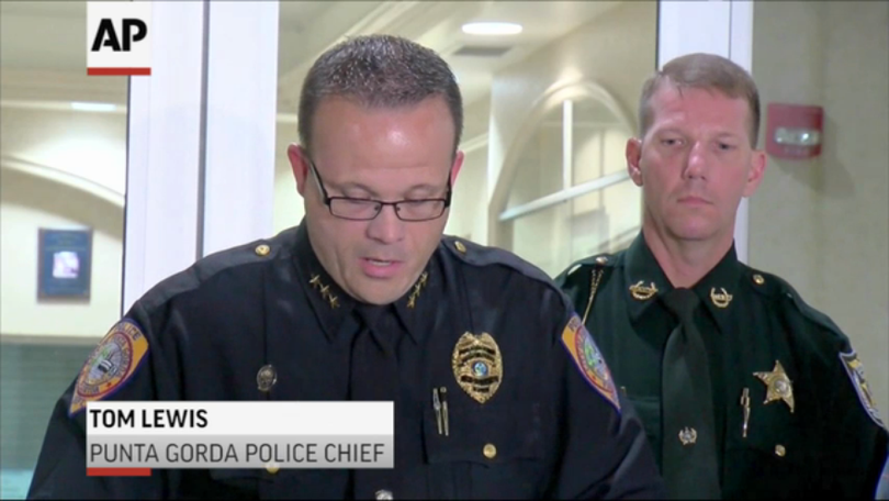 Cảnh sát trưởng khu vực Punta Gorda - Tom Lewis.