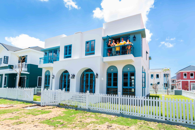 Gia đình anh Huỳnh Ngọc Tuyến ấn tượng với chuỗi tiện ích đa dạng, phù hợp với mọi thành viên trong gia đình tại NovaWorld Phan Thiet.