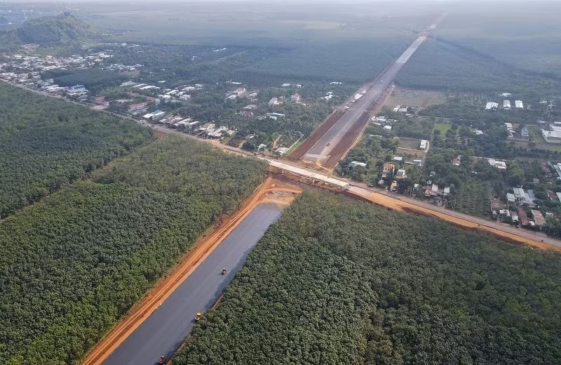 Cao tốc Dầu giây - Phan Thiết hoàn thành tháng 12/2022 sẽ rút ngắn quãng đường từ Thành phố Hồ Chí Minh đi Phan Thiết còn 1h 40 phút.