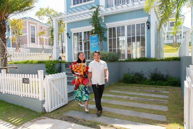 Sở hữu biệt thự Florida tại NovaWorld Phan Thiet, chị Cao Thị Thiên Trang hài lòng với nơi "an cư" mới cùng khả năng khai thác kinh doanh của sản phẩm.