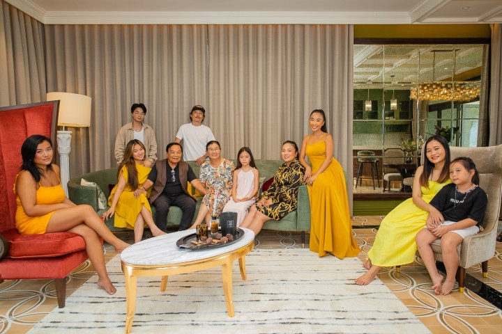 Ba thế hệ gia đình Đoan Trang hội ngộ tại Hồ Tràm.