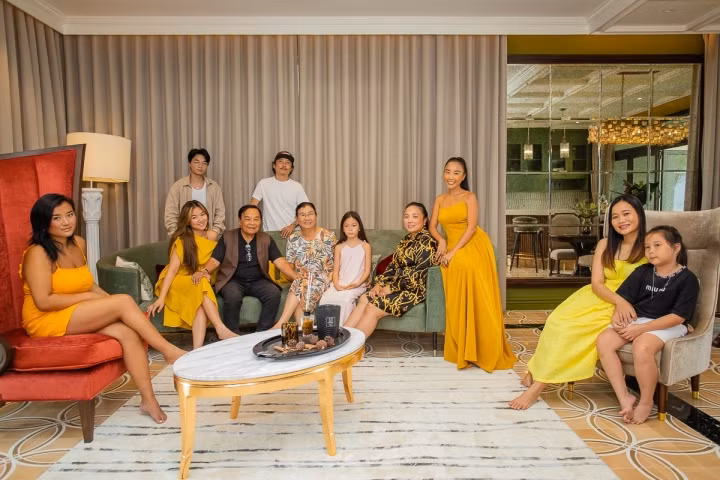 Ba thế hệ gia đình Đoan Trang hội ngộ tại Hồ Tràm.