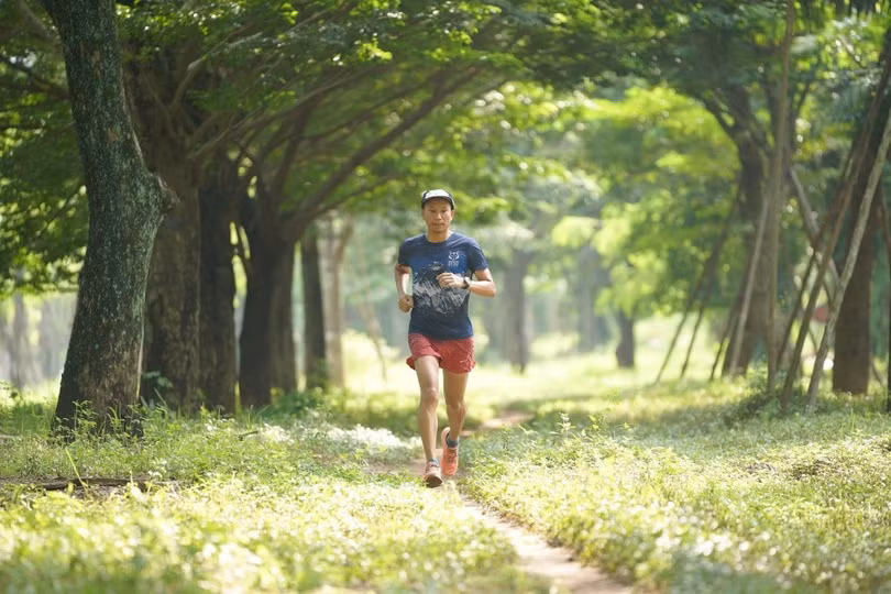 Anh Hiếu yêu thích chạy bộ giữa những tán cây. Ảnh: NVCC