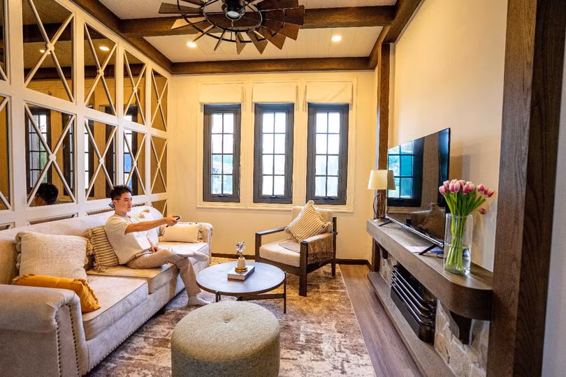 Không gian nội thất tại biệt thự lagoon khiến Thanh Duy ấn tượng. Ảnh: Novaland