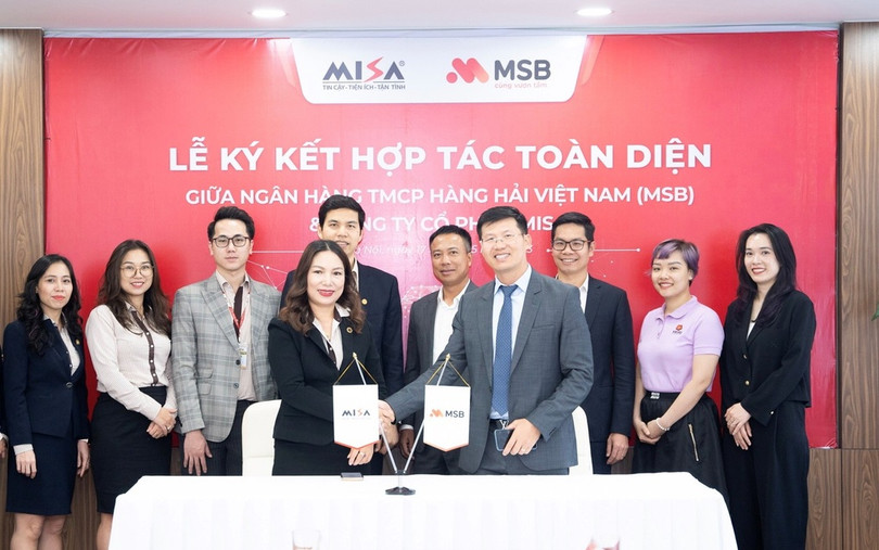 Đại diện MSB và MISA trong lễ ký kết hợp tác toàn diện (Ảnh: MSB).