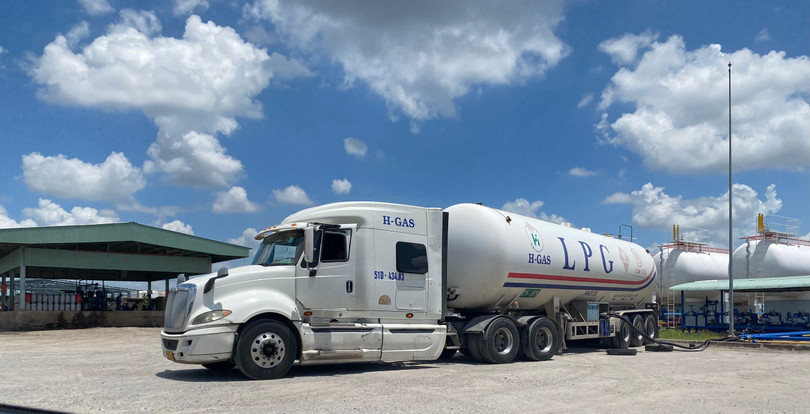 Công tác giao nhận LPG bằng xe bồn chuyên dụng