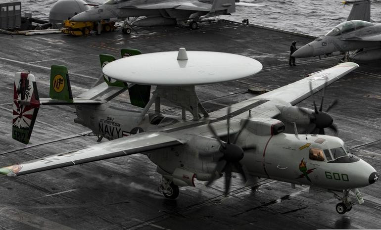 Tàu sân bay USS Ronald Reagan Hải quân Mỹ tiến hành huấn luyện cất hạ cánh máy bay trên Biển Đông.