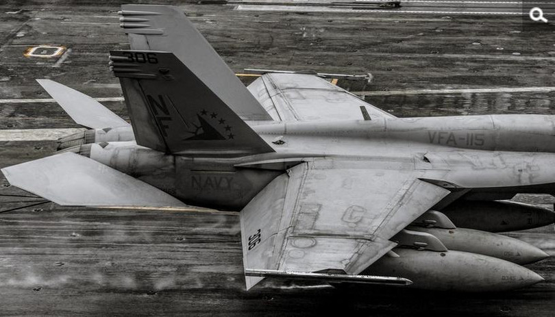 Tàu sân bay USS Ronald Reagan Hải quân Mỹ tiến hành huấn luyện cất hạ cánh máy bay trên Biển Đông.