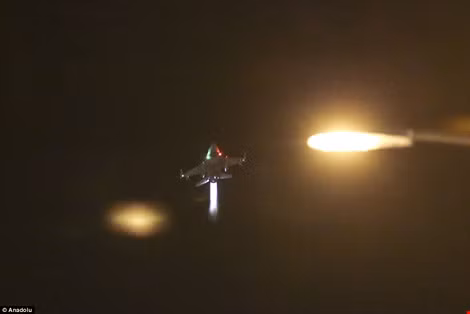 Máy bay chiến đấu Thổ Nhĩ Kỳ được lệnh tấn công bất cứ biến động khói lửa nào dưới mặt đất để đảm bảo khống chế, kiểm soát được tình hình.