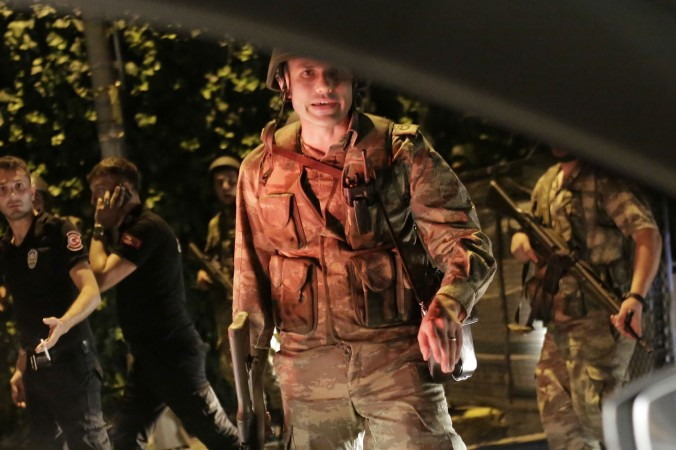 Chủ mưu đảo chính được cho là cựu Đại tá Muharrem Kose.