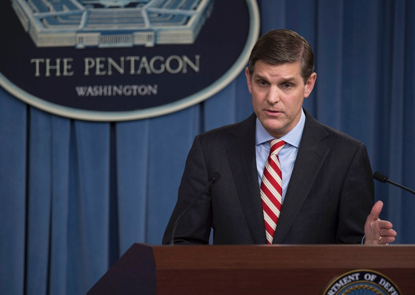 Thư ký báo chí của quân đội Mỹ Peter Cook