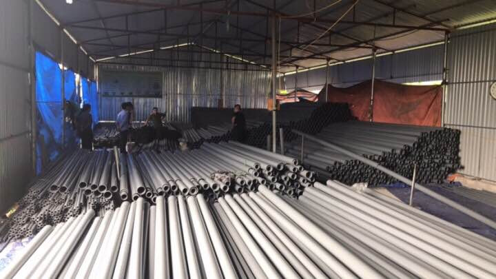 Kho hàng chứa ống nhựa nghi giả nhãn hiệu Nhựa Tiền Phong. Ảnh: Nhựa Tiền Phong