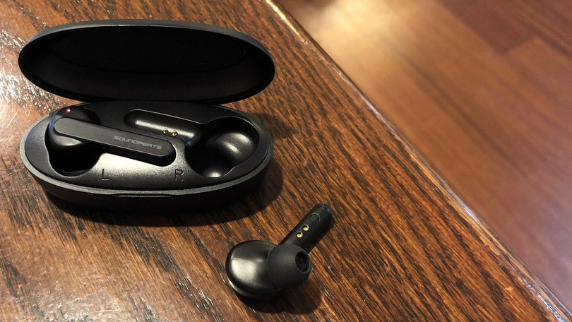 Soundpeats TrueCapsule chỉ được trang bị cổng microUSB (Ảnh: Scarbir) Soundpeats TrueCapsule chỉ được trang bị cổng microUSB (Ảnh: Scarbir)