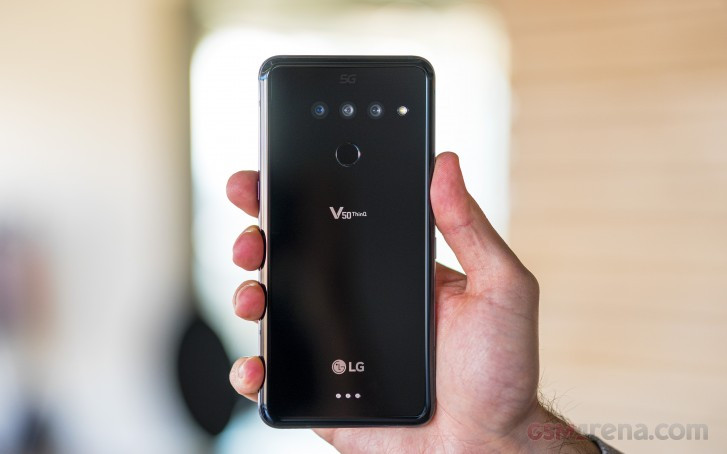 LG V50 ThinQ đem đến cảm giác cứng cáp khi sử dụng (Ảnh: GSM Arena)