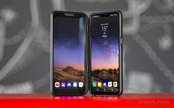 LG V50 ThinQ có thể kết nối thêm với màn hình phụ để biến thành một chiếc điện thoại gập (Ảnh: GSM Arena)