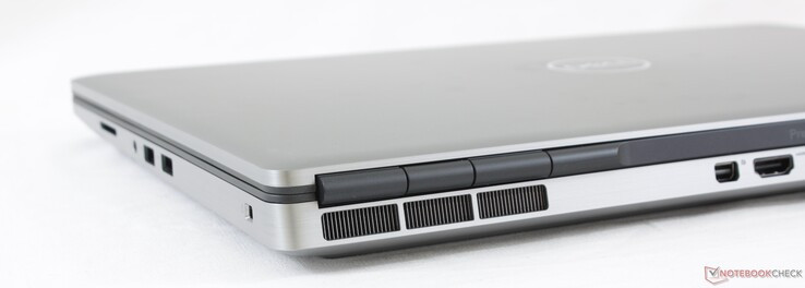 Dell Precision 7550 có trọng lượng nặng (Ảnh: Notebook Check) Dell Precision 7550 có trọng lượng nặng (Ảnh: Notebook Check)