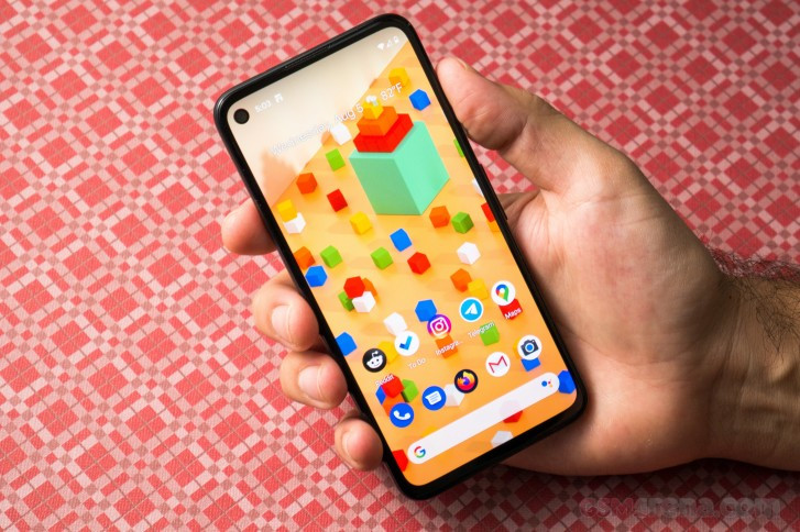 Google Pixel 4a có phần viền màn hình dày (Ảnh: GSM Arena)