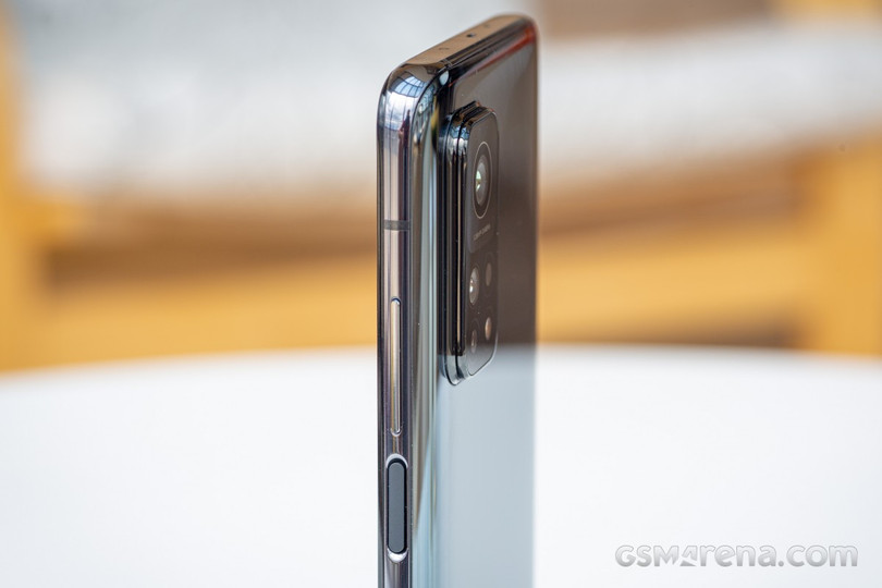 Cảm biến vân tay được đặt ở phía cạnh máy (Ảnh: GSM Arena)