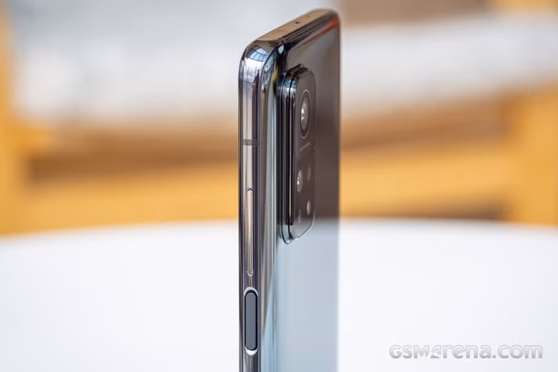 Cảm biến vân tay được đặt ở phía cạnh máy (Ảnh: GSM Arena)