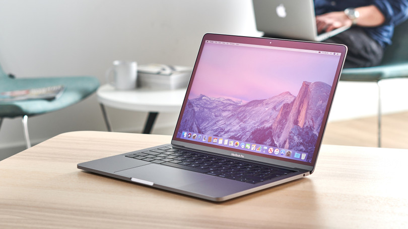 Macbook Pro 13 2020 gần như hoàn hảo (Ảnh: Tech Radar) Macbook Pro 13 2020 gần như hoàn hảo (Ảnh: Tech Radar)