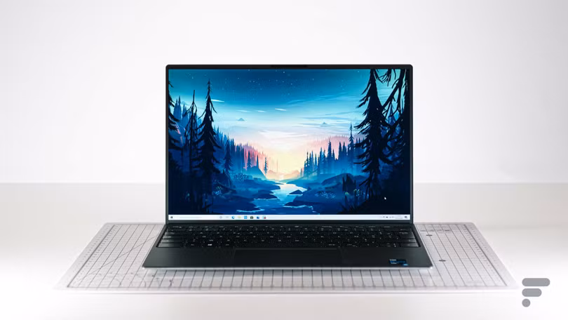 Dell XPS 13 9310 có trọng lượng rất nhẹ (Ảnh: EN24)