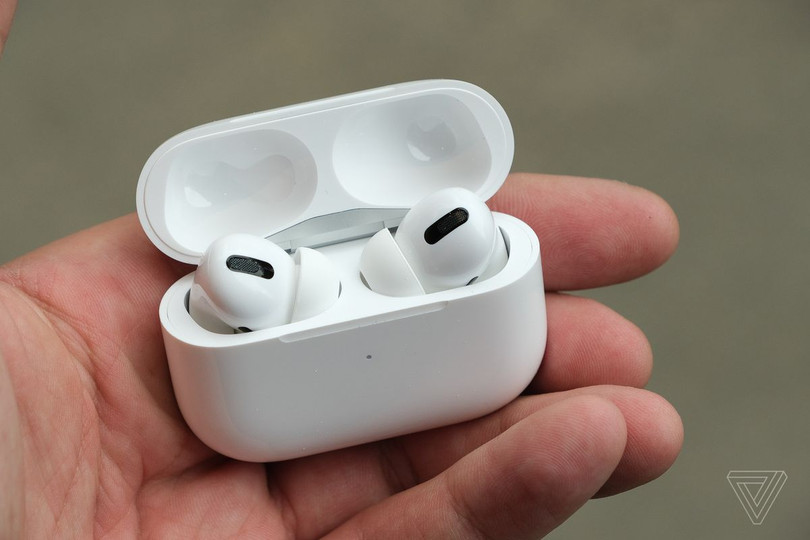 Bên cạnh chống ồn chủ động, AirPods Pro còn được trang bị tính năng xuyên âm thông minh (Ảnh: The Verge) Bên cạnh chống ồn chủ động, AirPods Pro còn được trang bị tính năng xuyên âm thông minh (Ảnh: The Verge)