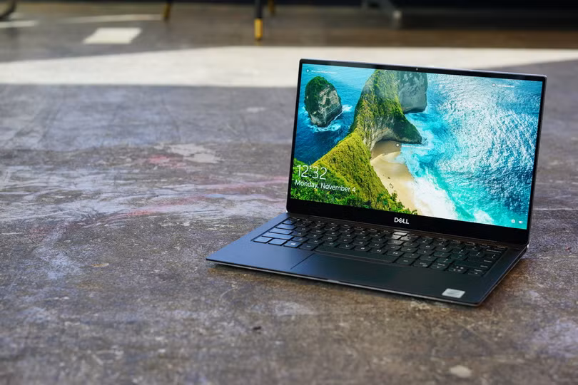 Màn hình của XPS 13 7390 không hề thua kém đối thủ (Ảnh: PC World)