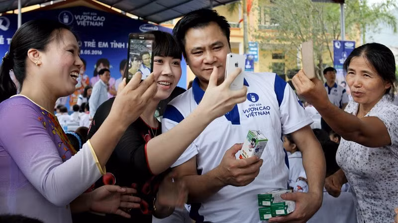 Chụp ảnh “tự sướng” len lỏi đến mọi ngõ ngách đời thường ảnh 11