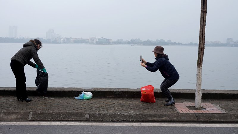 Chụp ảnh “tự sướng” len lỏi đến mọi ngõ ngách đời thường ảnh 3