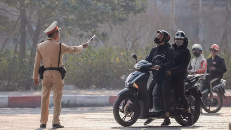 CSGT nói gì về thông tin "thanh niên thu hơn 50 triệu đồng sau 1 ngày tố giác vi phạm giao thông" 