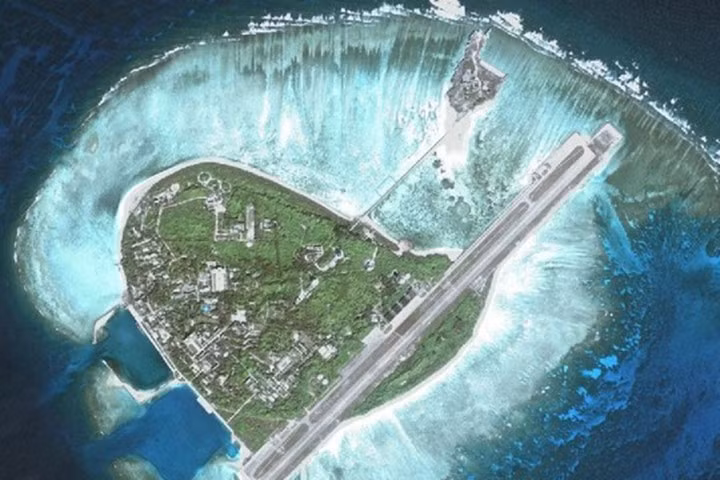 Trung Quốc chiếm đóng và xây dựng bất hợp pháp đảo Phú Lâm - quần đảo Hoàng Sa, Việt Nam.