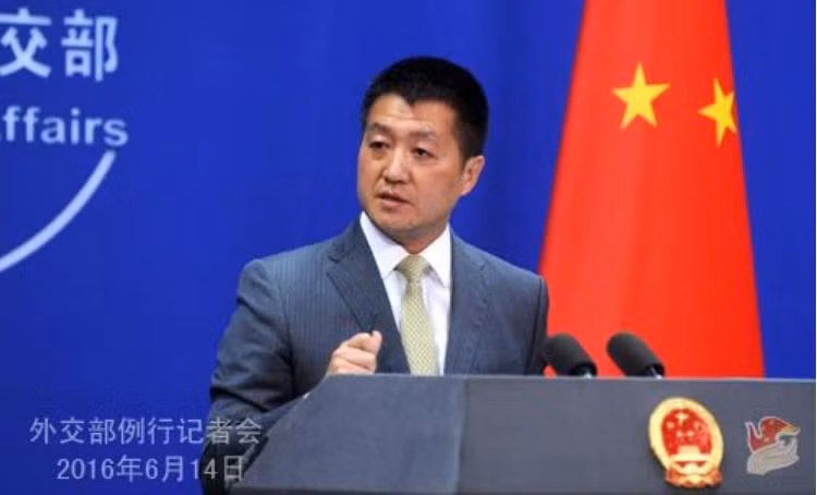 Lục Khảng, người phát ngôn Bộ Ngoại giao Trung Quốc. Nguồn ảnh: Sina.