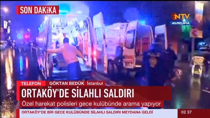 Xe cứu thương Thổ Nhĩ Kỳ làm việc bên ngoài câu lạc bộ bị tấn công