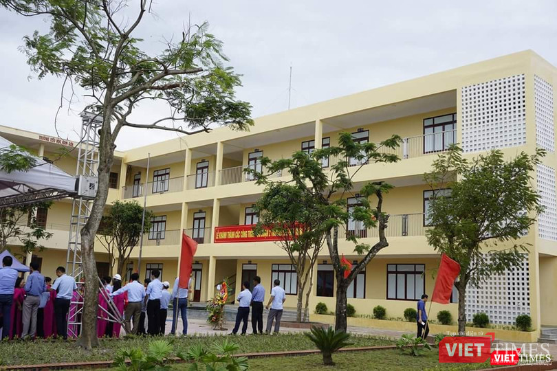 Trường Tiểu học Nam Sơn mới được xây dựng chỉ trong 30 ngày. Trường Tiểu học Nam Sơn mới được xây dựng chỉ trong 30 ngày.