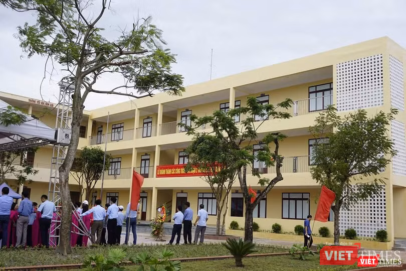 Trường Tiểu học Nam Sơn mới được xây dựng chỉ trong 30 ngày. Trường Tiểu học Nam Sơn mới được xây dựng chỉ trong 30 ngày.