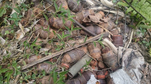 Những vật nổ còn sót lại trên cao điểm 685, nhiều người dân xã Thanh Thủy đi nương, đi rừng gặp nạn khi không may dẫm vào mìn, vật nổ này. Ảnh:Phạm Xuân Thanh.