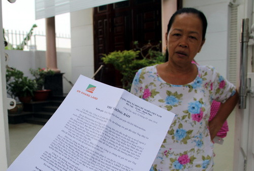 Lá thư mà công ty gửi cho các nạn nhânvới lời hứa dự án sẽ được khởi động lại trongtháng 7 này. Ảnh:Phước Tuấn